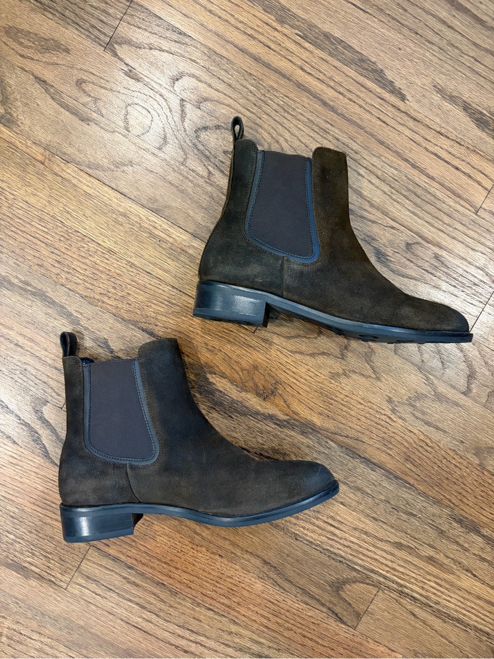 Thursday Boot Women's Duchess Chelsea Ankle Boots, Dark Olive Suede, size 8.5